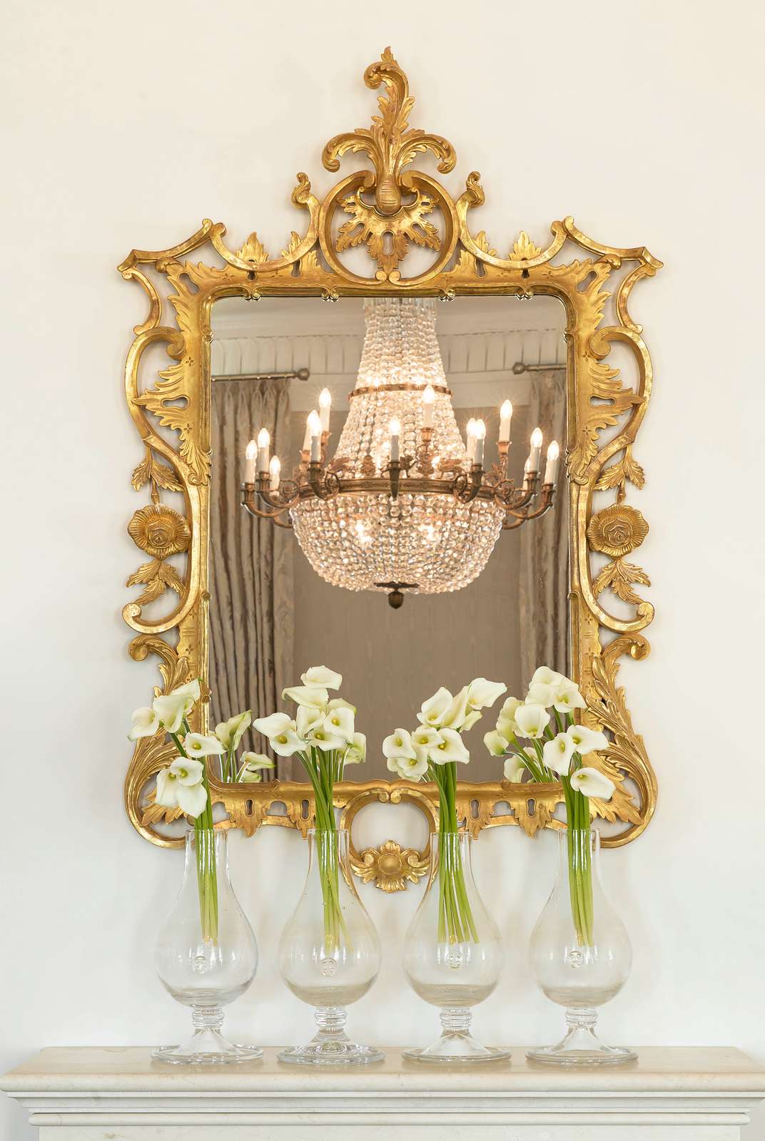 Mirror & flowers Royal Suite