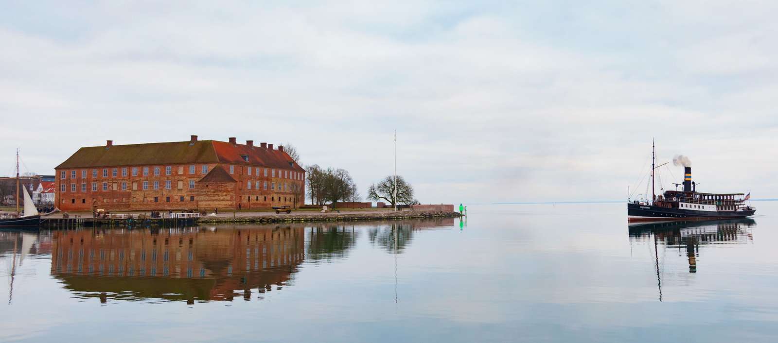 Sønderborg Slot med dampbåd Alexandra