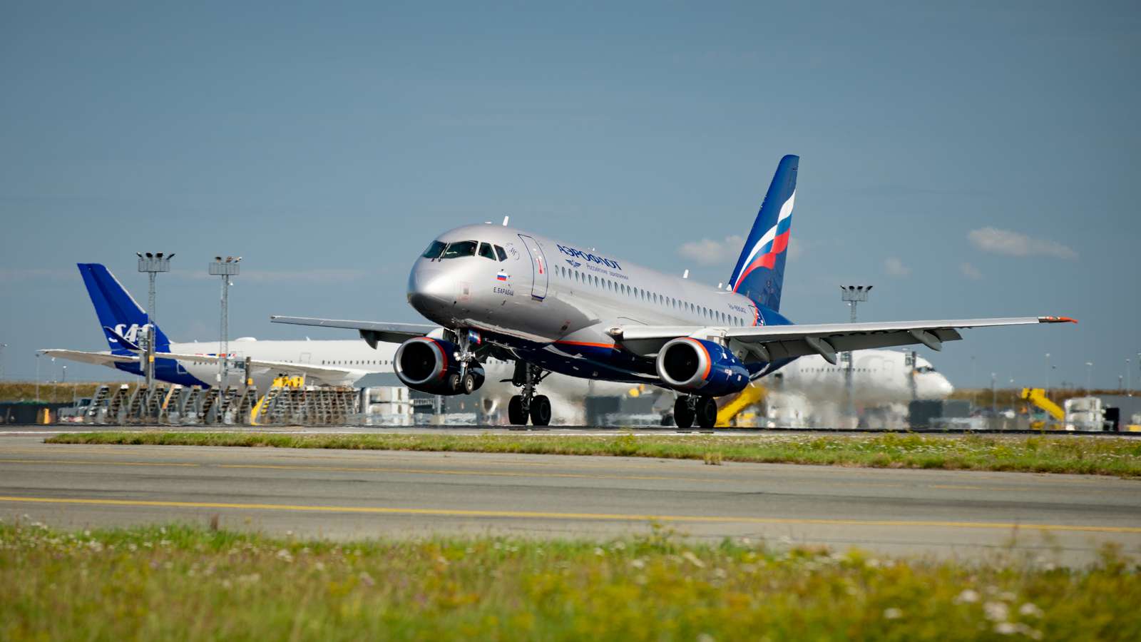 Aeroflot Sukhoi Superjet 100 landing