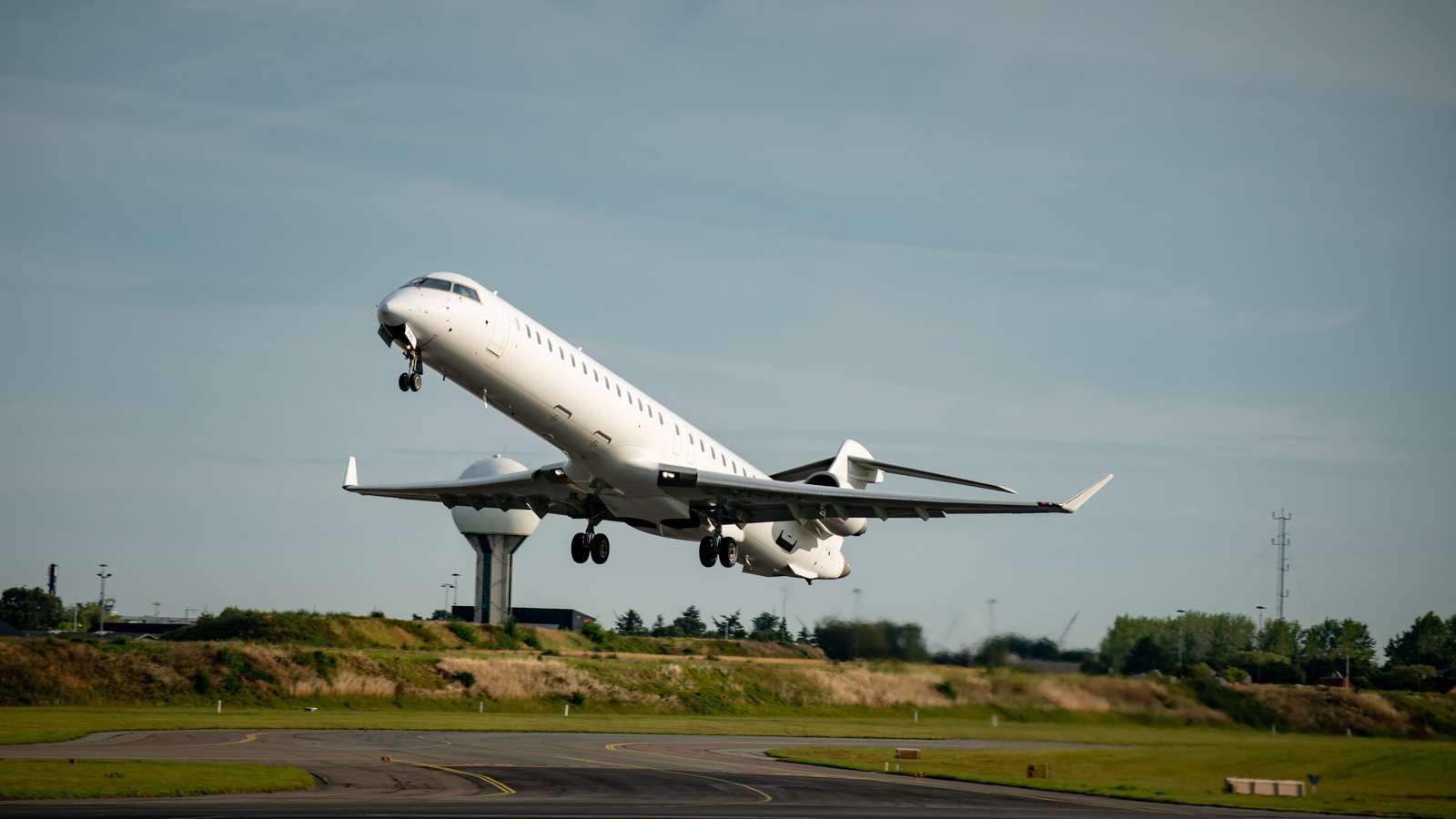 Untitled Bombardier CRJ900 takeoff