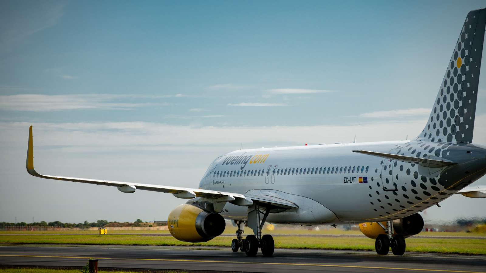 Vueling Airbus A320 taxi