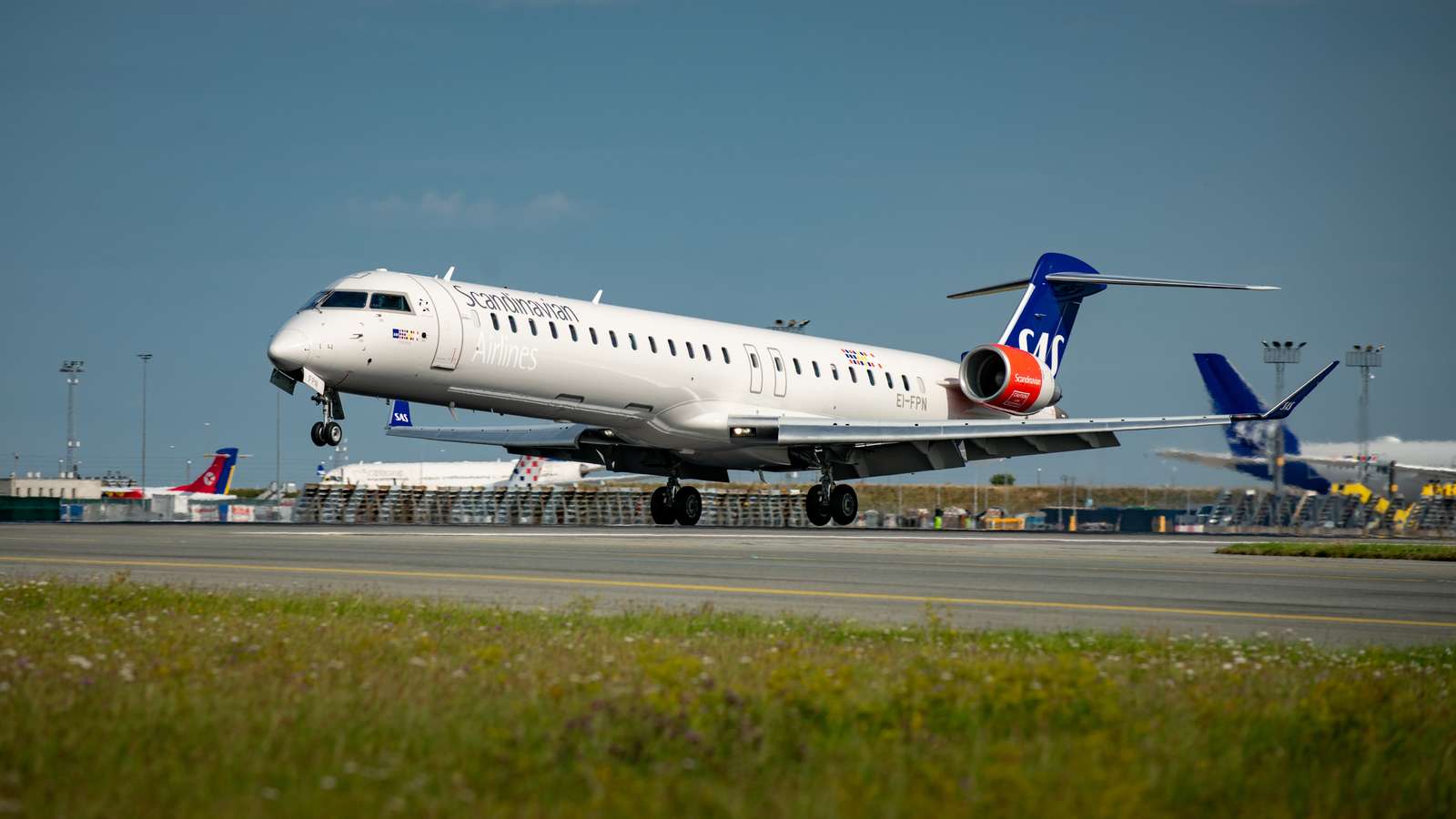SAS Bombardier CRJ900 Landing gammel bemaling