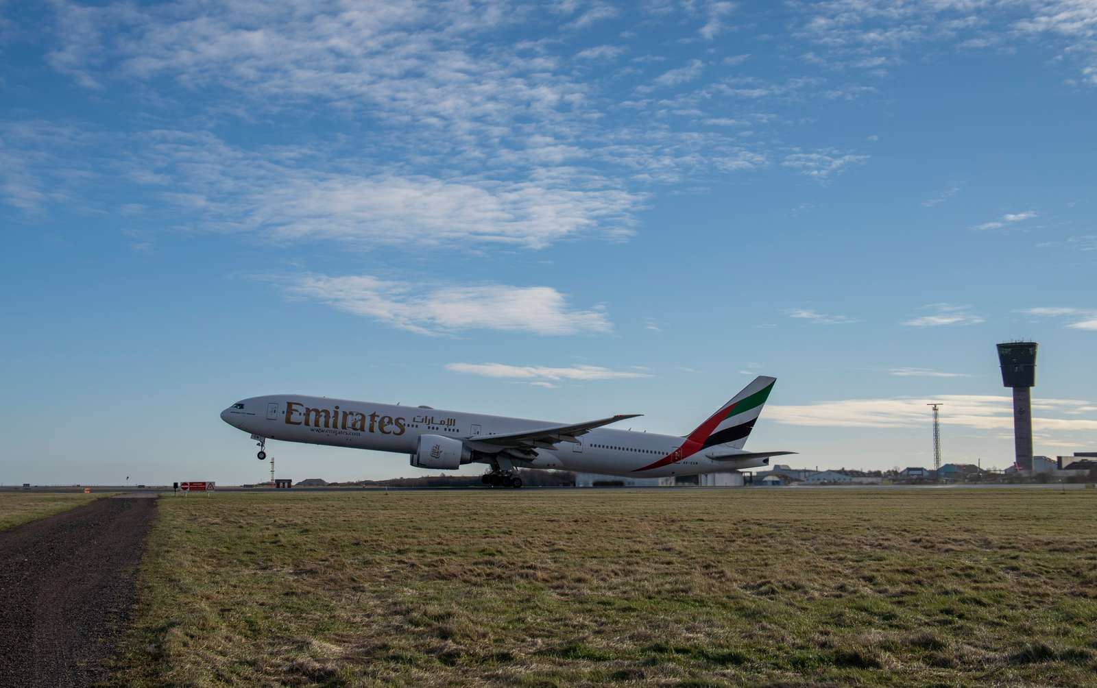 Emirates - takeoff