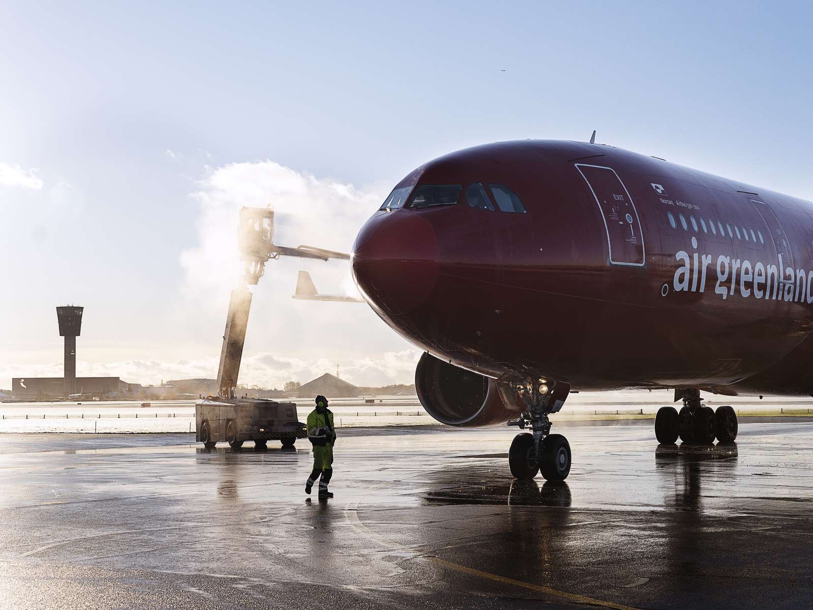 Air Greenland A330 deicing