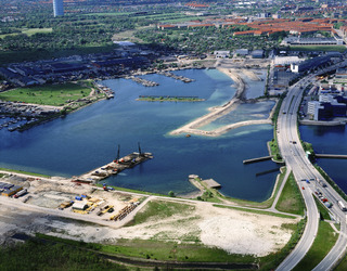 Construction of bridge across Kalvebod