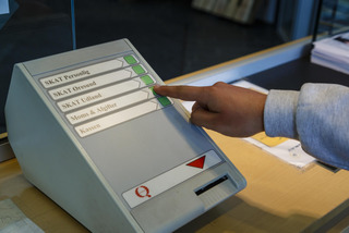 Queue-number machine at ‘Skat’ Danmark