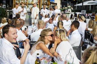 Women kissing in Stockholm