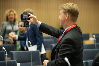 Man taking photo in Plenum at the opening