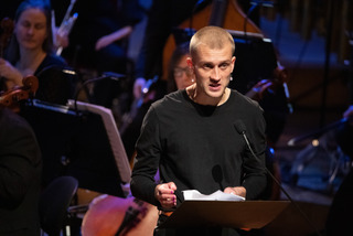 Jonas Eika, Danmark, speaking after receiving the literature prize