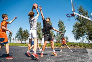 Ny basketballbane på Mjøspromenaden 1