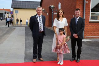Kronprinsesse Mary med borgmester og skoleleder
