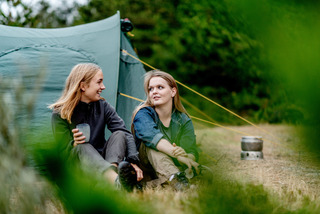 To piger camperer i Danmark