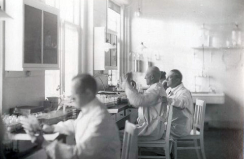 Forskere i laboratorium