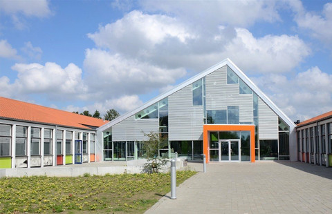160317 Indgangsparti_Sølystskolen nomineret som årets skolebyggeri 2015.jpg