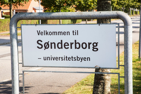 Sønderborg byskilt med universitetsbyen 0008
