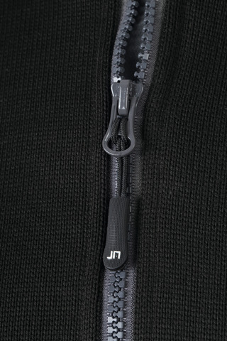 JN590 black D1