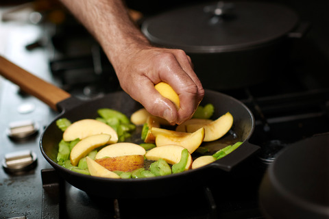 aebler pande apples frying pan
