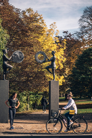 sculpture and bycyclist autumn