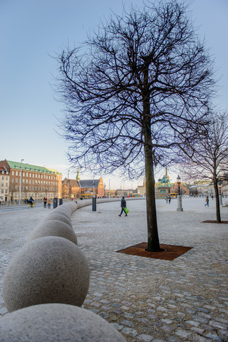 Stenkuglerne foran Christiansborg Slot