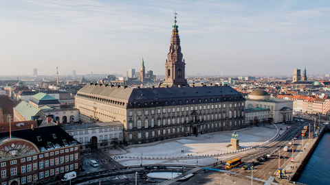 Christiansborg Slot set fra luften