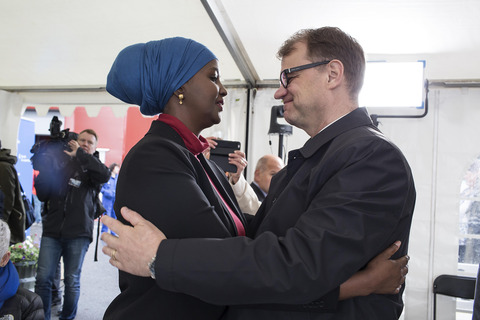 Fadumo Q Dayib & Juha Sipilä at the launch of the Nordic prime ministers' initiative "Nordic Solutions to Global Challenges", May 2017