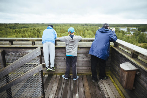 Turists at Svedjehamn, Björkö