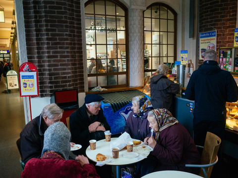 Elderly people at café
