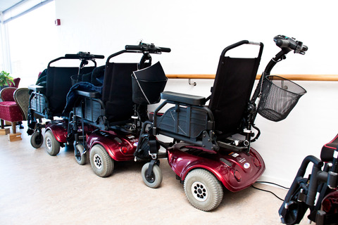 El-kørestole for frivillige skubbere.jpg