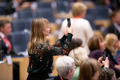 Woman taking photo in Plenum