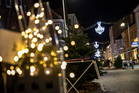Julepynt på gågaden i Sønderborg 2019 0098