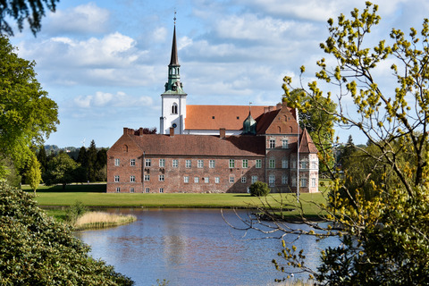 4658. Brahetrolleborg Kirke  og Slot. 14 05 2020