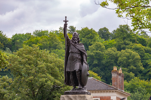 RobertSpanring KingAlfredWay Winchester Statue July2020 IMG 0323