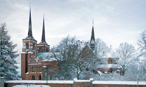 Roskilde Domkirke (vinter) kred Jan Friis 1600px (1)