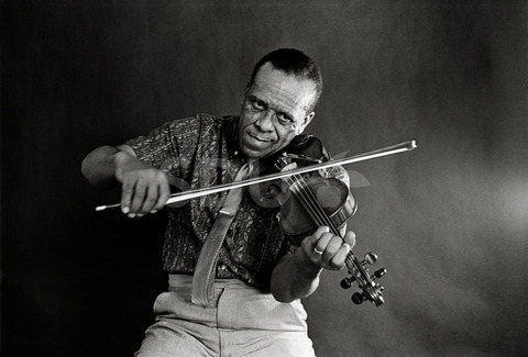 Stuff Smith. Playing violin in studio, Front Road Street, New York, 1964