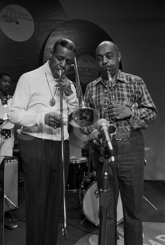 Benny Morton, Benny Carter, and George Benson. Appearing in the Tv-show “The World of John Hammond “, Chicago, 1975