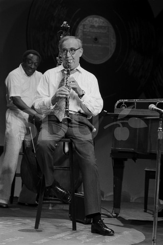 Benny Goodman, and Milt Hinton. Appearing in the TV-show "The World of John Hammond", Chicago, 1975