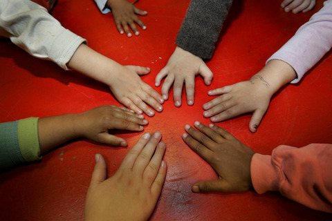 Multikulturel hænder børn unge