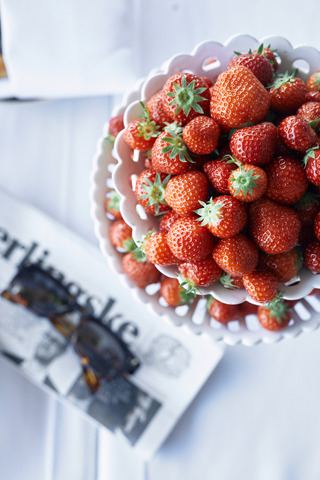04 strawberries and paper .jpg