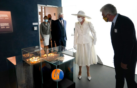 H.M. Dronningen, D.K.H. Kronprinsen og Prins Christian deltager i dansk-tysk festgudstjeneste i Haderslev Domkirke