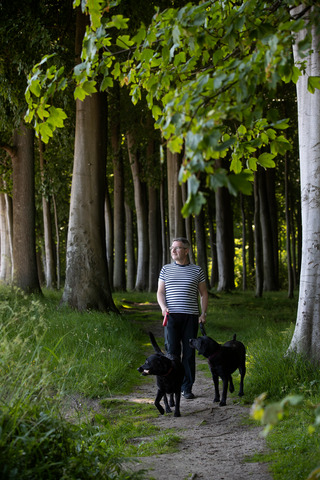 nature man and dogs broagerland