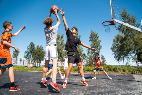 Ny basketballbane på Mjøspromenaden 1