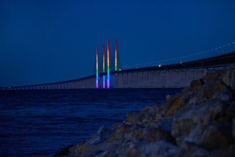 Øresundsbron i regnbågsfärger