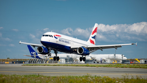British Airways Airbus A320 200 landing
