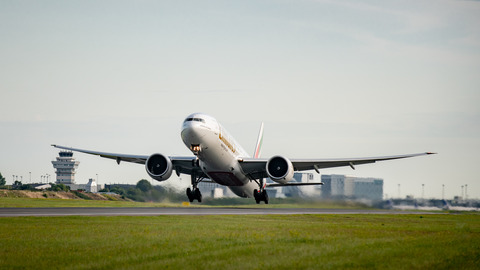 Emirates Boeing 777 300ER Takeoff
