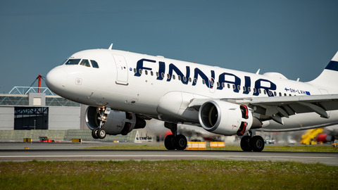 Finnair Airbus A319 100 landing 2