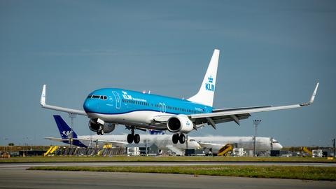 KLM Boeing 737 800 landing