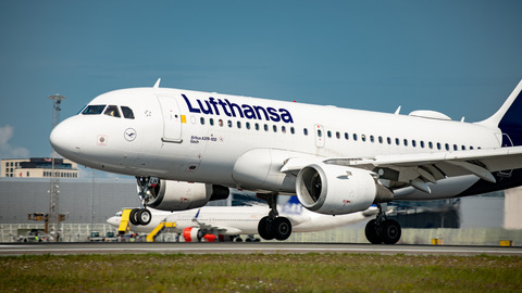 Lufthansa Airbus A319 100 landing ny bemaling 2