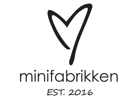 minifabrikken front EST.  logo
