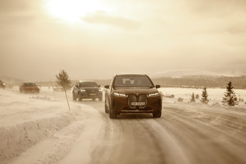 20220126 rekkeviddetest elbil vinter karavane Venabygdsfjellet BMW iX fremst foto Tomm W Christiansen 69