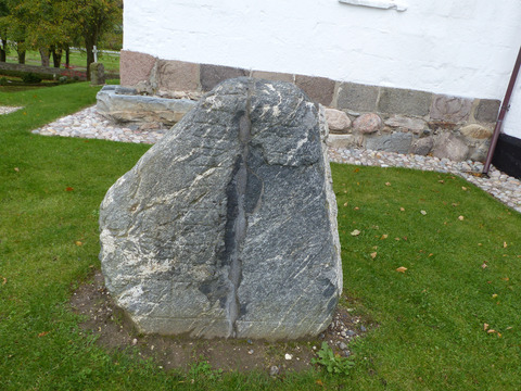 Langå Kirke runesten